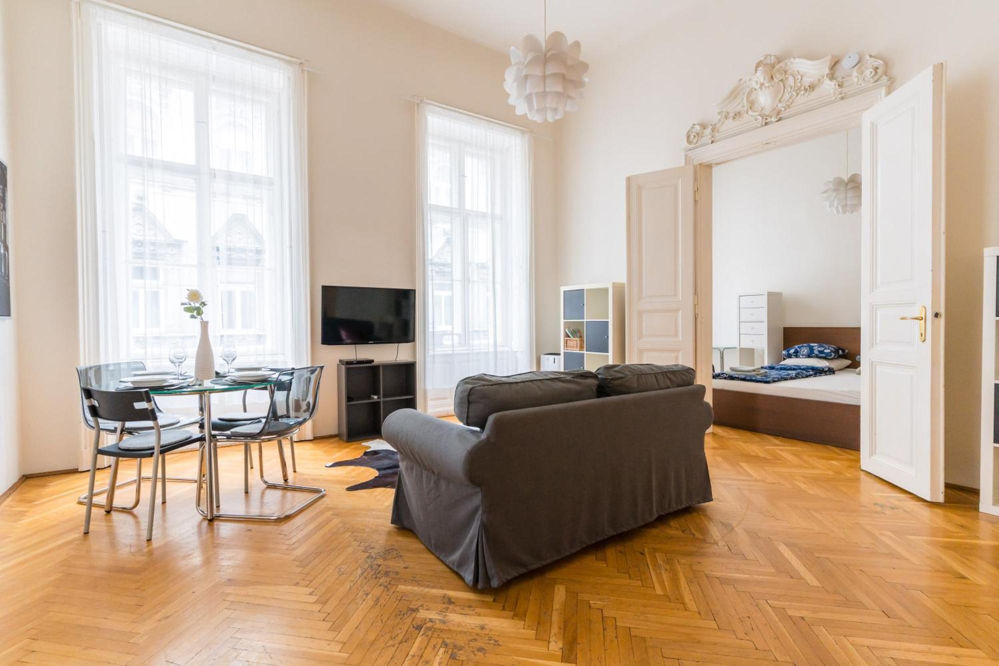 Broadway Downtown At The Opera Apartment Budapest